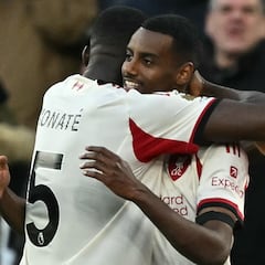 Isak hace añicos la crisis