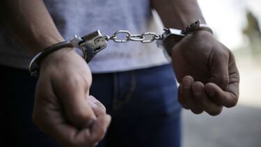 La curiosa señal que utilizan los motoristas para “evitar problemas con la Policía” en las carreteras