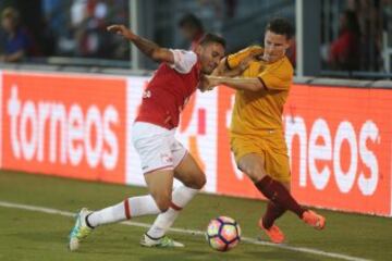 El rojo enfrentó en EE.UU. al campeón de la Uefa Europa League.