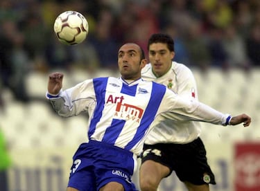 La última temporada como profesional de Abelardo la disputó en el Deportivo Alavés. 31 partidos de blanquiazul en la temporada 2022-03.