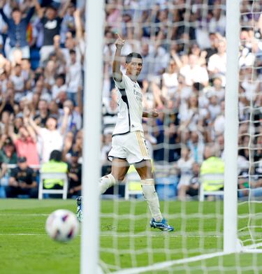 Suma y sigue, es que está imparable. Ahora fue Valverde el que dio un toque sutil al balón para dejar a Jude Bellingham ante Sergio Herrera, al que logra batir por segunda vez, firmando así su doblete.