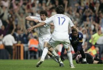 Partido del 12 de mayo de 2007 entre el Real Madrid y el Espanyol. Higuaín marcó en el minuto 89 el 4-3 que le dio la victoria al equipo blanco. 