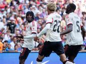 Debutó con el Liverpool e hizo el gol de la temporada: ¡qué definición!