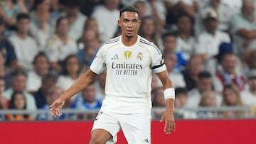 El defensa inglés juega su primer partido en primera división con la camiseta del Real Madrid.