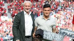 Bayer homenajea a Aránguiz por título de Copa América