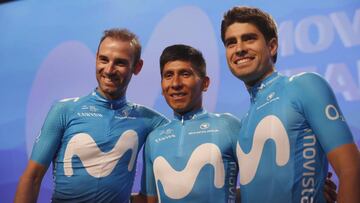 GRAF886. MADRID (ESPA&Ntilde;A), 05/10/2017.- Los ciclistas del equipo Movistar, el murciano Alejandro Valverde, el colombiano Nairo Quintana (c) y el vasco Mikel Landa (d), durante la presentaci&oacute;n del equipo Movistar 2018 en el Auditorio Tel&eacute;fonica en Madrid. EFE/JAVIER LIZ&Oacute;N