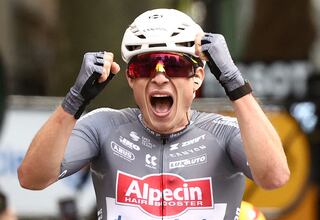 Evenepoel y Roglic caen en la primera trampa