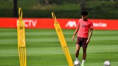 KIRKBY, ENGLAND - AUGUST 25: (THE SUN OUT, THE SUN ON SUNDAY OUT) Luis Diaz of Liverpool during a training session at AXA Training Centre on August 25, 2022 in Kirkby, England. (Photo by Andrew Powell/Liverpool FC via Getty Images)