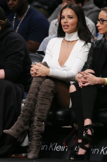 Adriana Lima, durante el Brooklyn Nets-Los Angeles Lakers.