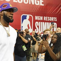 Lebron 'se incluye' en el mejor quinteto de siempre de los Lakers