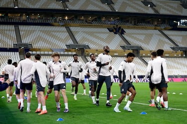 El Real Madrid se ejercita en el estadio de Lusail, en Doha, antes de la final de la Intercontinental ante el Pachuca de México.