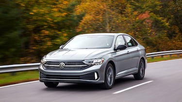 Volkswagen Jetta 2023, disponible en México: más equipamiento al sedán compacto que menos se devalúa