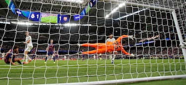 Jude Bellingham marca el 2-1 al FC Barcelona. 