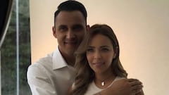 Keylor Navas y su mujer, Andrea Salas, posando.