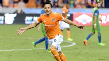 El delantero mexicano tuvo un mejor momento frente al marco en el fútbol estadounidense. En la Liga MX ha sufrido más.