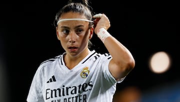 Athenea del Castillo durante un partido con el Real Madrid.