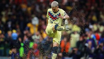 El centrocampista argentino del América, Guido Rodríguez, durante un partido.