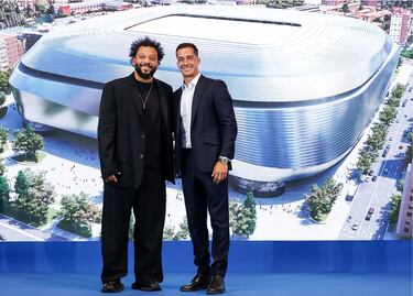 Lucas Vázquez junto a su gran amigo Marcelo en el acto de despedida del jugador Coruñés.