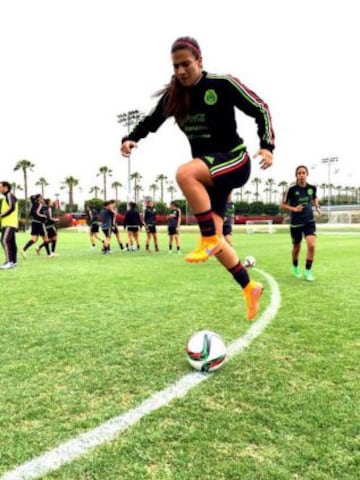 Nayeli Rangel entrenando con la Selección Mexicana.