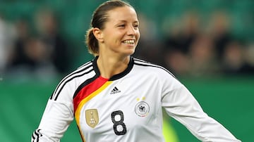 La delantera alemana tiene una marca de 38 anotaciones en Champions y actualmente juega para el FCR 2001 Duisburg.