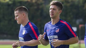 Kevin Gameiro y Luciano Vietto entrenándose durante la estadía del Atlético de Madrid en Singapur.