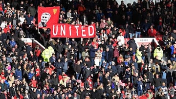 Burlas de la afici車n del United por la eliminaci車n del City