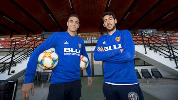 Rodrigo y Parejo posan para AS en la Ciudad Deportiva. 