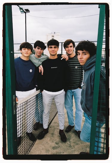 ‘Avenida’: la banda que viaja de una azotea en Madrid al corazón del pop