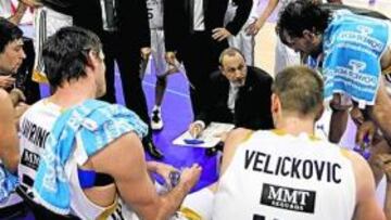 <b>VEHEMENTE. </b>Messina dice que sufre mucho en los partidos.