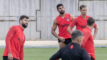 Costa vuelve, Correa no
