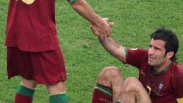 <b>DECO LEVANTA A PORTUGAL.</b>Deco marcó el primer gol que abrió el tiunfo de Portugal, y Figo lo redondeó con un penalty cometido sobre él y que materializó Cristiano Ronaldo.