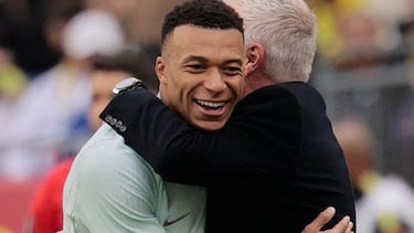 Soccer Football - International Friendly - Brazil v France - Boston Stadium, Foxborough, Massachusetts, U.S. - March 26, 2026 France coach Didier Deschamps reacts with Kylian Mbappe after he was substituted REUTERS/Brian Snyder