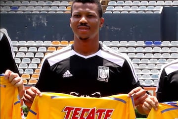 El centro delantero nigeriano llegó con gran cartel al Fútbol Mexicano, proveniente de Europa y con experiencia de selección nacional. Lo fichó Tigres para el Apertura 2015, pero una serie de lesiones no le permitió siquiera debutar en la Liga MX. Sólo vistió oficialmente los colores de la Universidad por 31 minutos, en juego de Concachampions, done logró anotar con cuatro minutos en el campo, pero terminó nuevamente lesionado.


