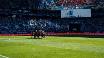 Los jugadores del Real Mallorca en el RCDE Stadium del Espanyol.