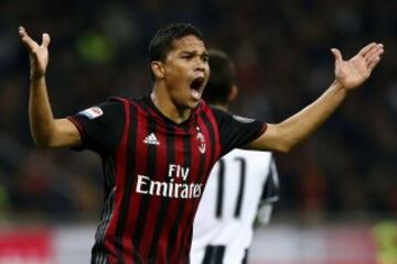 Carlos Bacca y Juan Guillermo Cuadrado fueron protagonistas del clásico Milan vs. Juventus.