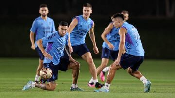 DOHA, QATAR - DECEMBER 15: Angel Di Maria and Juan Foyth of Argentina train during the Argentina training session ahead of the World Cup Final match against France at Qatar University on December 15, 2022 in Doha, Qatar. (Photo by Alex Pantling/Getty Images)