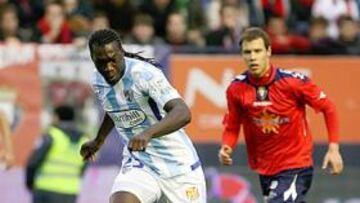 <b>UN PARTIDO IGUALADO. </b>Felipe Caicedo intenta progresar con la oposición de Puñal. Vadocz observa la jugada desde atrás. Como Fernando, éste más alejado.