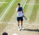 Murray da una masterclass de juego en hierba a Tsitsipas