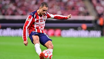 ¡Despedida emotiva! La otra toma del golazo de Chicharito con Chivas
