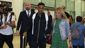 17/06/19 LLEGADA RODRYGO NUEVO JUGADOR DEL REAL MADRID AL AEROPUERTO DE BARAJAS 