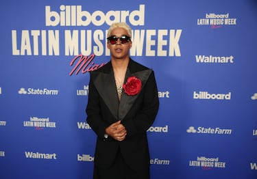 Benny Emmanuel posa en la alfombra roja de los Billboard Latin Music Week 2025 celebrados en Miami.