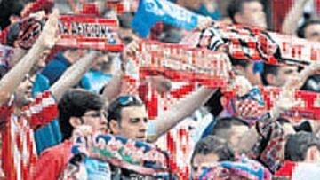 <b>CON ELLOS. </b>Las peñas estarán con el equipo en el último partido.