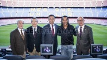 Ronaldinho nuevo embajador de Barcelona