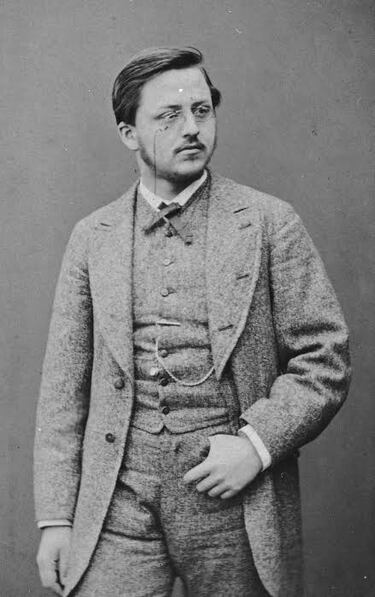 Armand Peugeot (1849-1915) fue un industrial francés, pionero de la industria del automóvil y fundador de la empresa francesa Peugeot. Nació en una familia adinerada que poseía un negocio de metalurgia, que fabricaba una serie de útiles productos tales como muelles, sierras, monturas para gafas y molinillos de café. En 1885 Armand Peugeot se interesa por un nuevo invento, la bicicleta, que sigue hoy en día bajo el nombre de Peugeot Cycles. Finalmente es en 1889 cuando Armand se lanza a la aventura del automóvil, presintiendo el éxito que cosechará este nuevo medio de transporte. Sin saberlo Armand creó la que hoy en día, es una de las marcas de automóviles con más tradición del mundo: Peugeot.
