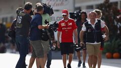 Desastre para Max Verstappen: del horrible pit stop a la avería