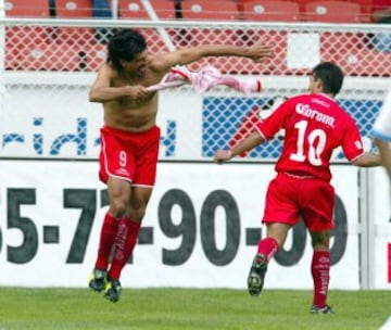 Por tercera ocasión Cardozo lo logró. En el Apertura 2002 anotó la increíble cantidad de 29 goles y se consagró campeón esta vez ante Morelia.