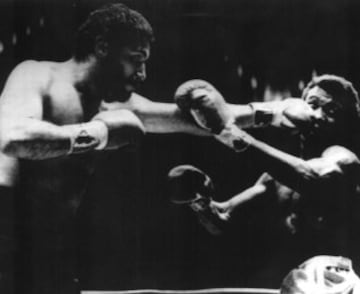 16 de diciembre de 1972, Monterrey, México. Legrá vence a Clemente Sánchez y se proclama campeón del mundo del peso pluma versión en el Consejo Mundial de Boxeo.