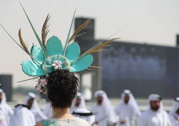 Sombreros excéntricos y glamour en Dubai