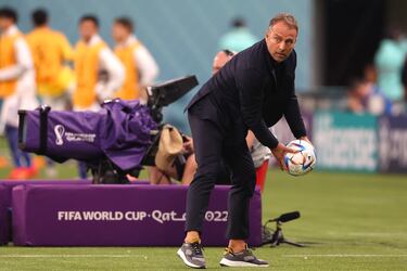 Report says Hansi Flick ‘interested in the Barcelona job’ and already learning Spanish