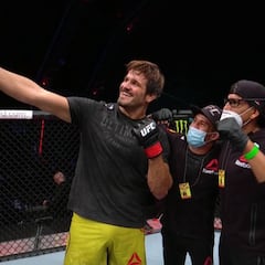 Juan Espino vuelve a lo grande: somete a Hughes en 3'48"